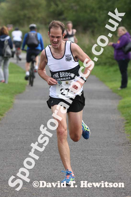 Cees van der Land (Tyne Bridge) finishing the Prudhoe Miners Race.